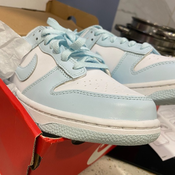 Nike Blue and White Sneakers Low-Top Design - Picture 14 of 14